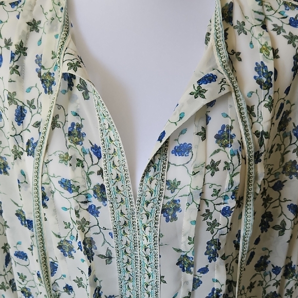 Floral Print Women's Top - Picture 2 of 6